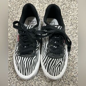 Levi’s Kids Zebra Stripe Sneakers - Black and White size 4